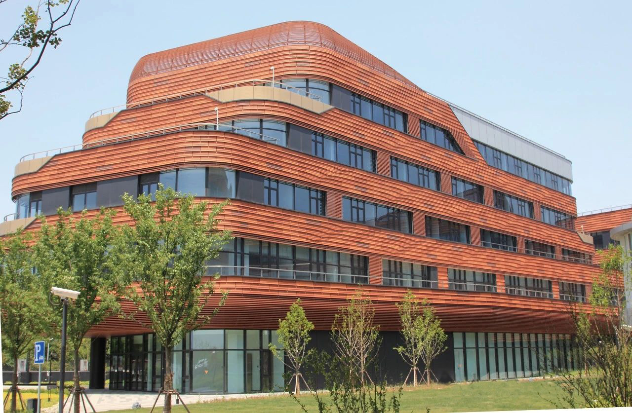 A view of the Qingpu Branch of Fudan University Hospital, showcasing the seamless integration of LOPO Terracotta Panels on the exterior façade.