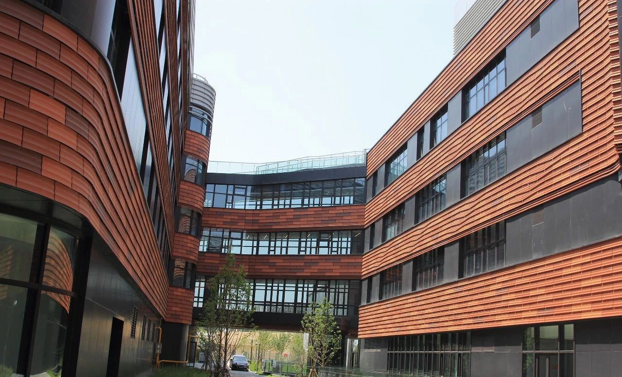 A close-up view of the tubular structure of LOPO Terracotta Panels, enhancing the visual depth of the building's exterior.