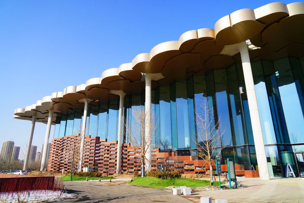 The main entrance of Beijing City Library, framed by triangular terracotta columns from LOPO, arranged in a staggered pattern, reflecting the library’s modern aesthetic rooted in cultural tradition.